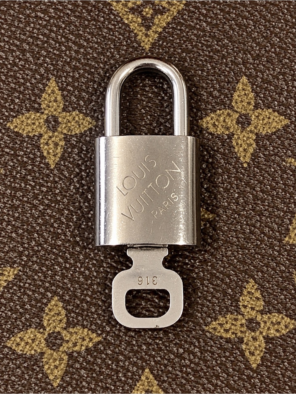 LOUIS VUITTON Silver Lock & Key Brushed Palladium Made In France RARE COA #316